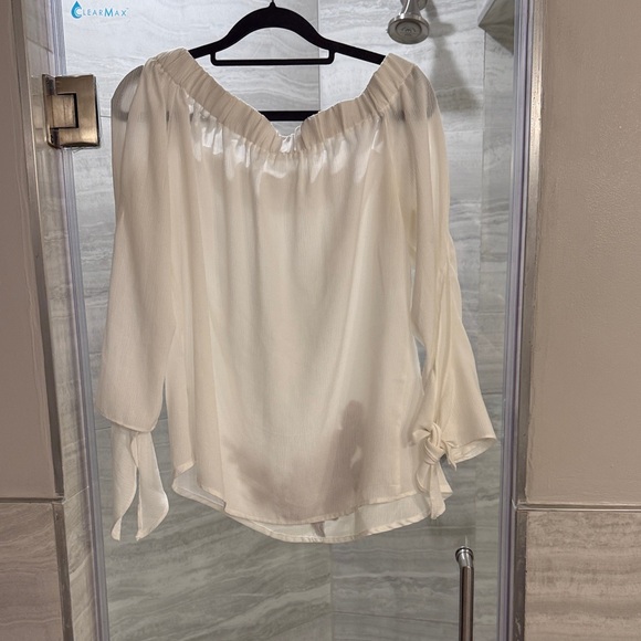 Floral Embroidered Off-Shoulder White Top - Picture 4 of 4